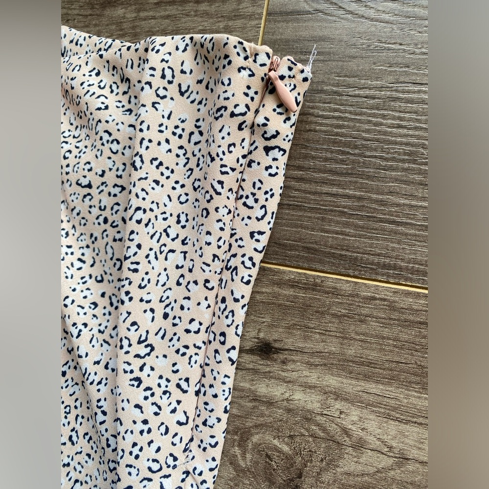 Olive Tree A line midi skirt pale pink cheetah print w/ side zipper - Picture 4 of 7